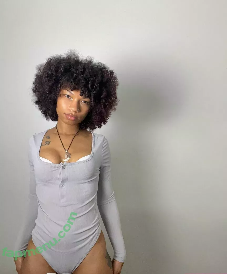 CurlyFryK nude photo #0006 (onlykiraaa / u20019355)