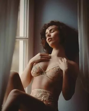 curlywiktoria / curlyvictoria / curlyyycue / wiktoria moldawiak nude photo #0102