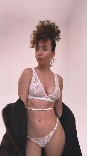 curlywiktoria / curlyvictoria / curlyyycue / wiktoria moldawiak nude photo #0235