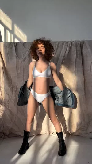 curlywiktoria / curlyvictoria / curlyyycue / wiktoria moldawiak nude photo #0267