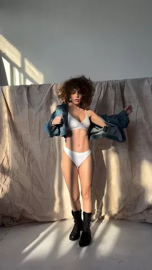 curlywiktoria / curlyvictoria / curlyyycue / wiktoria moldawiak nude photo #0269