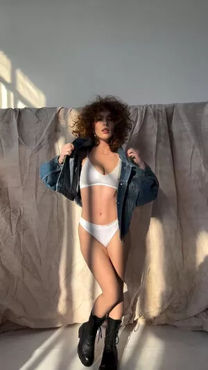 curlywiktoria / curlyvictoria / curlyyycue / wiktoria moldawiak nude photo #0274