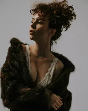 curlywiktoria / curlyvictoria / curlyyycue / wiktoria moldawiak nude photo #0283