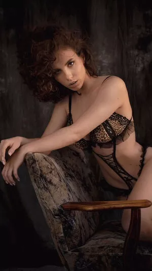curlywiktoria / curlyvictoria / curlyyycue / wiktoria moldawiak nude photo #0291