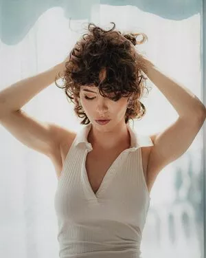 curlywiktoria / curlyvictoria / curlyyycue / wiktoria moldawiak nude photo #0296