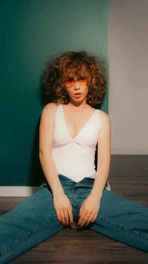 curlywiktoria / curlyvictoria / curlyyycue / wiktoria moldawiak nude photo #0320