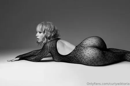curlywiktoria / curlyvictoria / curlyyycue / wiktoria moldawiak nude photo #0395
