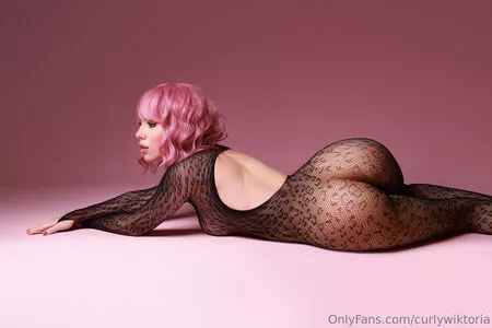 curlywiktoria / curlyvictoria / curlyyycue / wiktoria moldawiak nude photo #0396