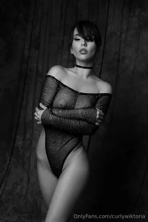 curlywiktoria / curlyvictoria / curlyyycue / wiktoria moldawiak nude photo #0406