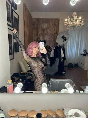 curlywiktoria / curlyvictoria / curlyyycue / wiktoria moldawiak nude photo #0412