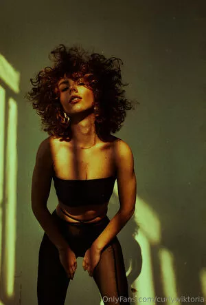 curlywiktoria / curlyvictoria / curlyyycue / wiktoria moldawiak nude photo #0417