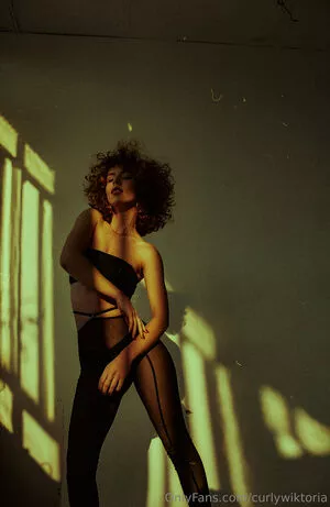 curlywiktoria / curlyvictoria / curlyyycue / wiktoria moldawiak nude photo #0422