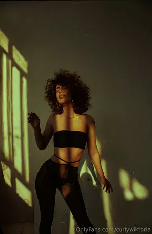 curlywiktoria / curlyvictoria / curlyyycue / wiktoria moldawiak nude photo #0425