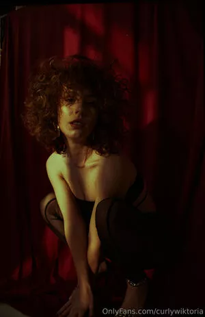 curlywiktoria / curlyvictoria / curlyyycue / wiktoria moldawiak nude photo #0426