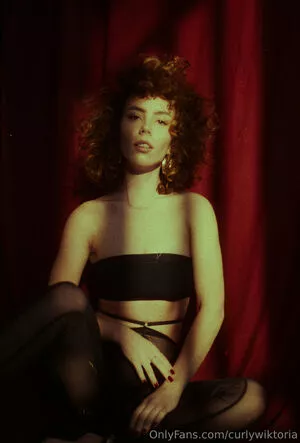 curlywiktoria / curlyvictoria / curlyyycue / wiktoria moldawiak nude photo #0427