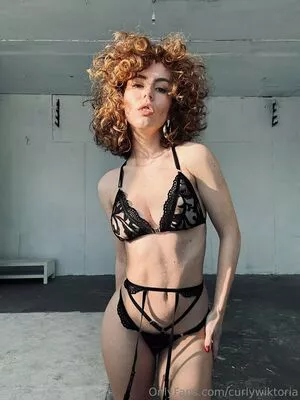 curlywiktoria / curlyvictoria / curlyyycue / wiktoria moldawiak nude photo #0434