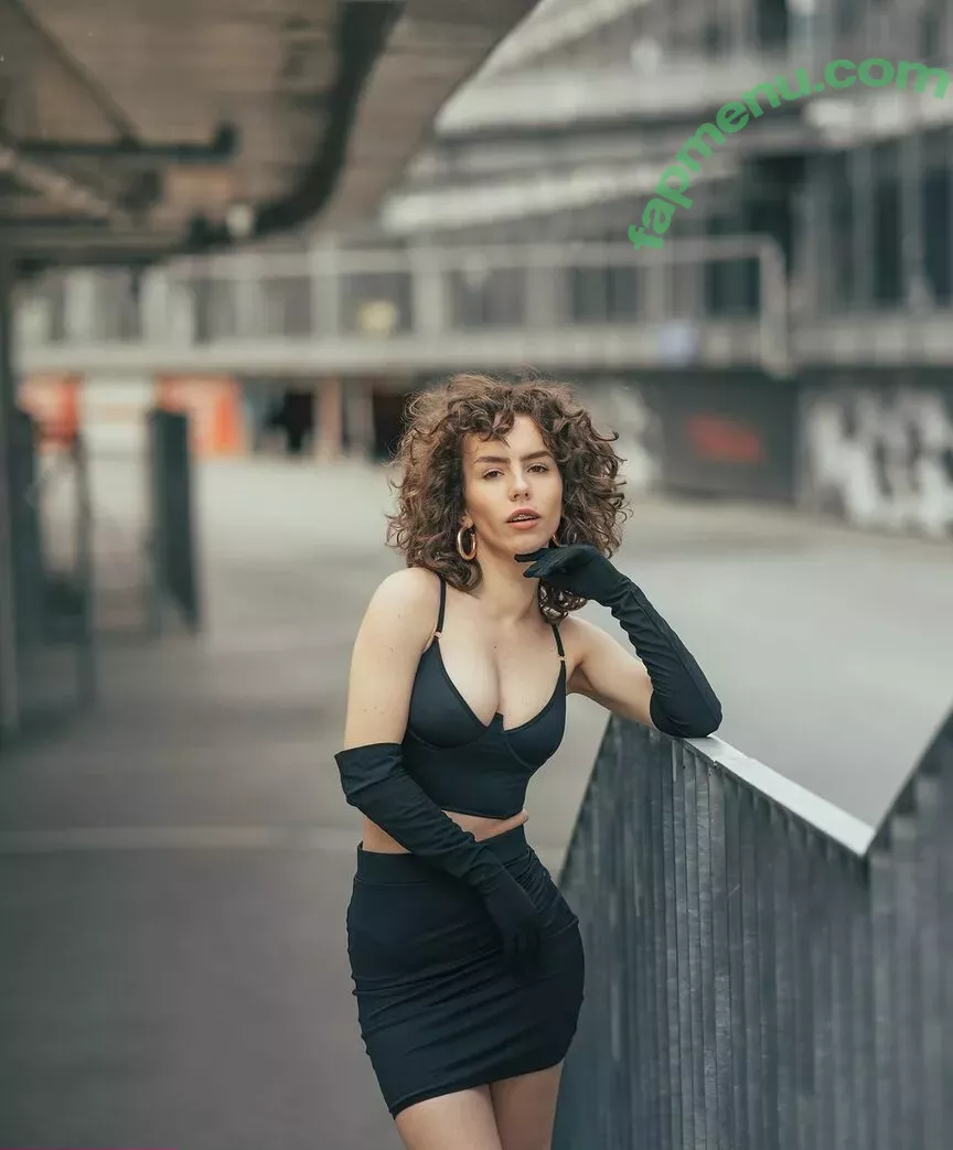 curlywiktoria nude photo #0147 (curlyvictoria / curlyyycue / wiktoria moldawiak)