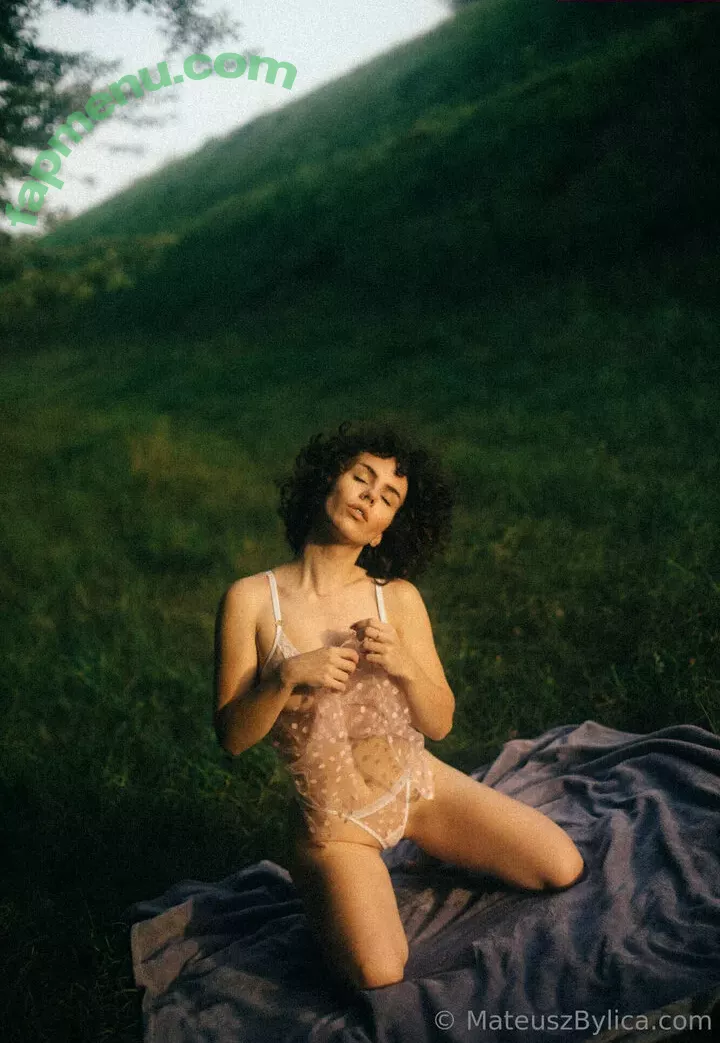 curlywiktoria nude photo #0182 (curlyvictoria / curlyyycue / wiktoria moldawiak)