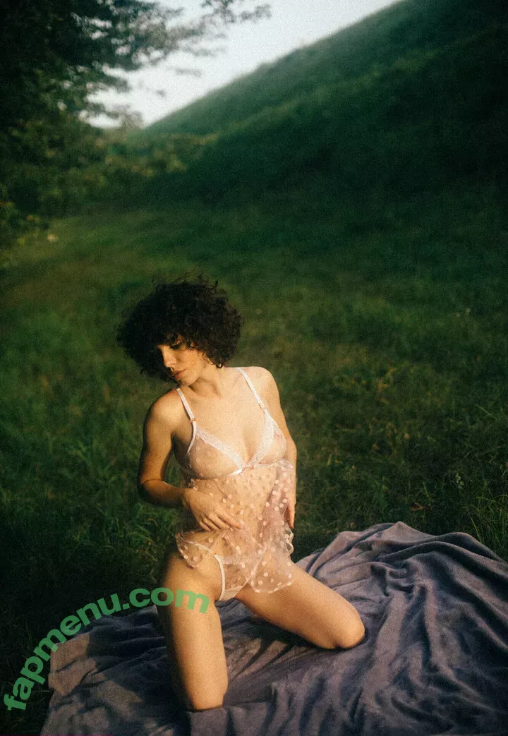 curlywiktoria nude photo #0188 (curlyvictoria / curlyyycue / wiktoria moldawiak)