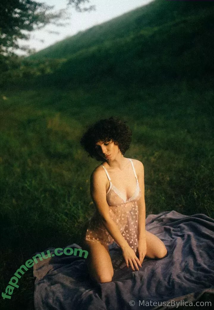 curlywiktoria nude photo #0191 (curlyvictoria / curlyyycue / wiktoria moldawiak)