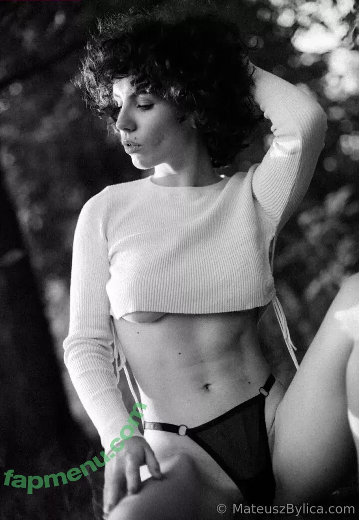 curlywiktoria nude photo #0215 (curlyvictoria / curlyyycue / wiktoria moldawiak)