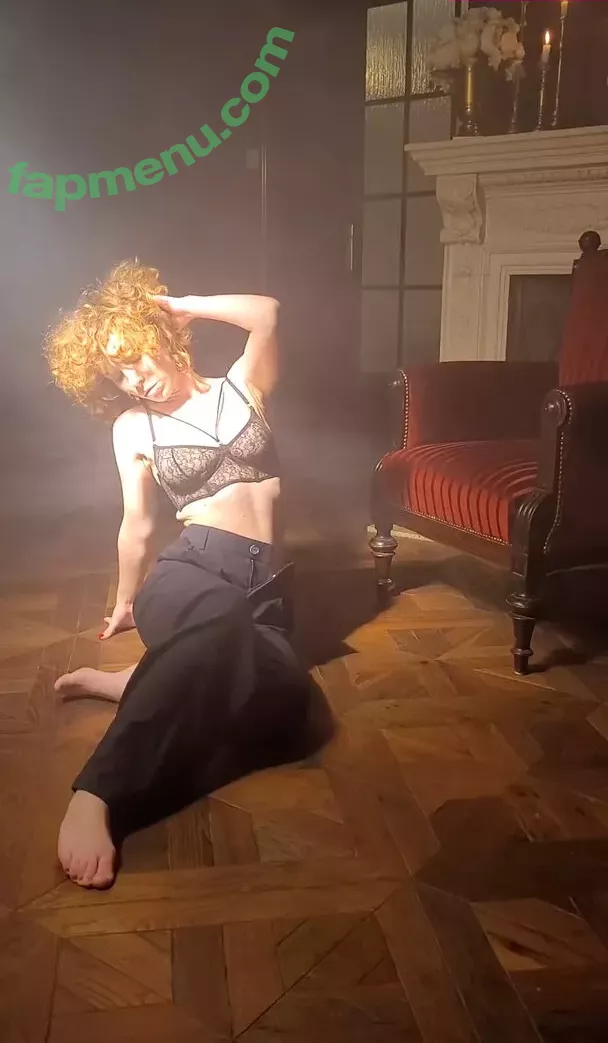 curlywiktoria nude photo #0327 (curlyvictoria / curlyyycue / wiktoria moldawiak)