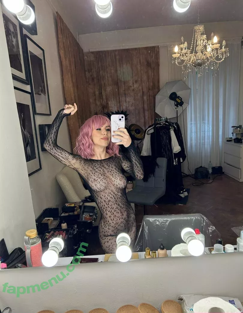 curlywiktoria nude photo #0411 (curlyvictoria / curlyyycue / wiktoria moldawiak)
