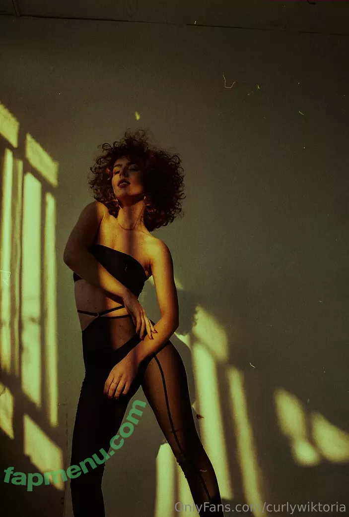 curlywiktoria nude photo #0422 (curlyvictoria / curlyyycue / wiktoria moldawiak)