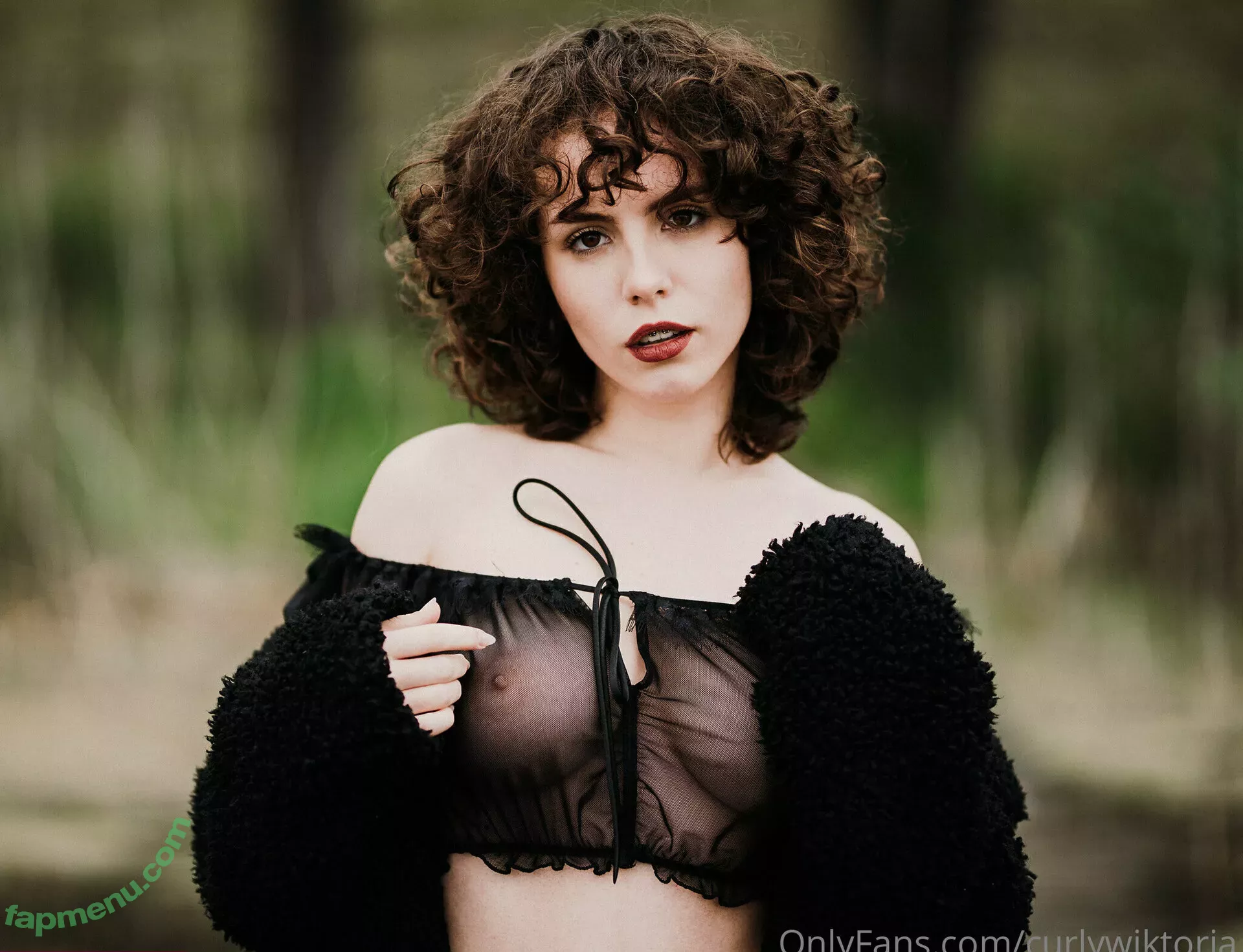 curlywiktoria nude photo #0531 (curlyvictoria / curlyyycue / wiktoria moldawiak)