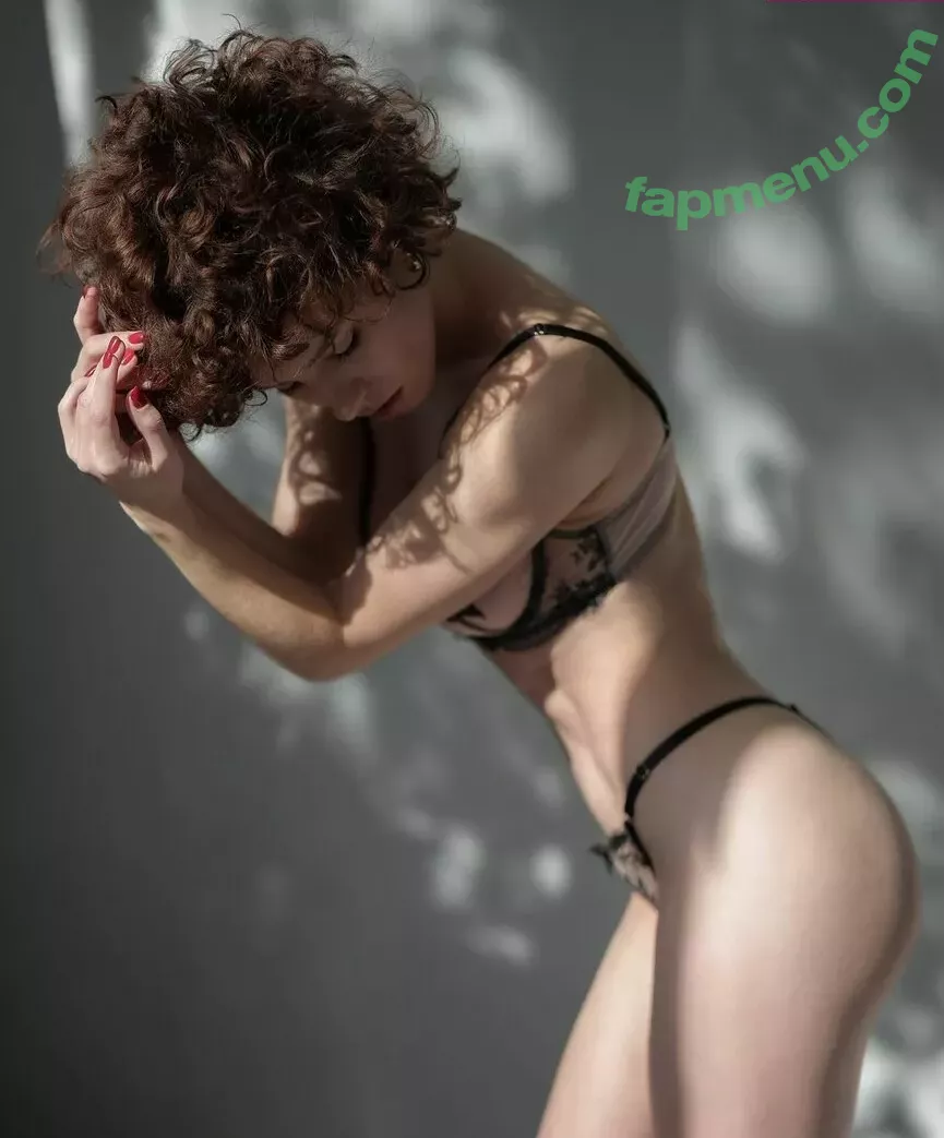 curlywiktoria nude photo #0856 (curlyvictoria / curlyyycue / wiktoria moldawiak)