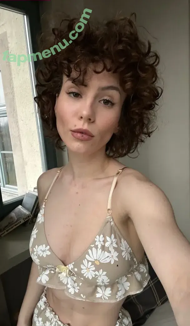 curlywiktoria nude photo #1111 (curlyvictoria / curlyyycue / wiktoria moldawiak)