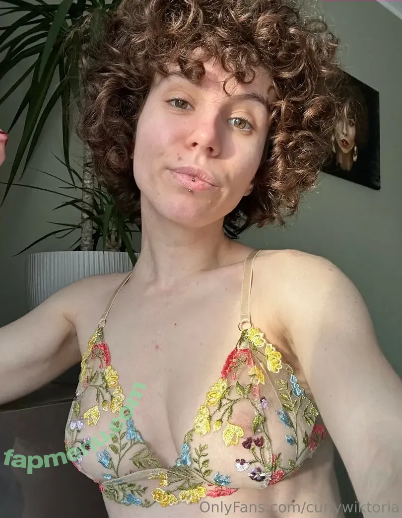 curlywiktoria nude photo #1124 (curlyvictoria / curlyyycue / wiktoria moldawiak)