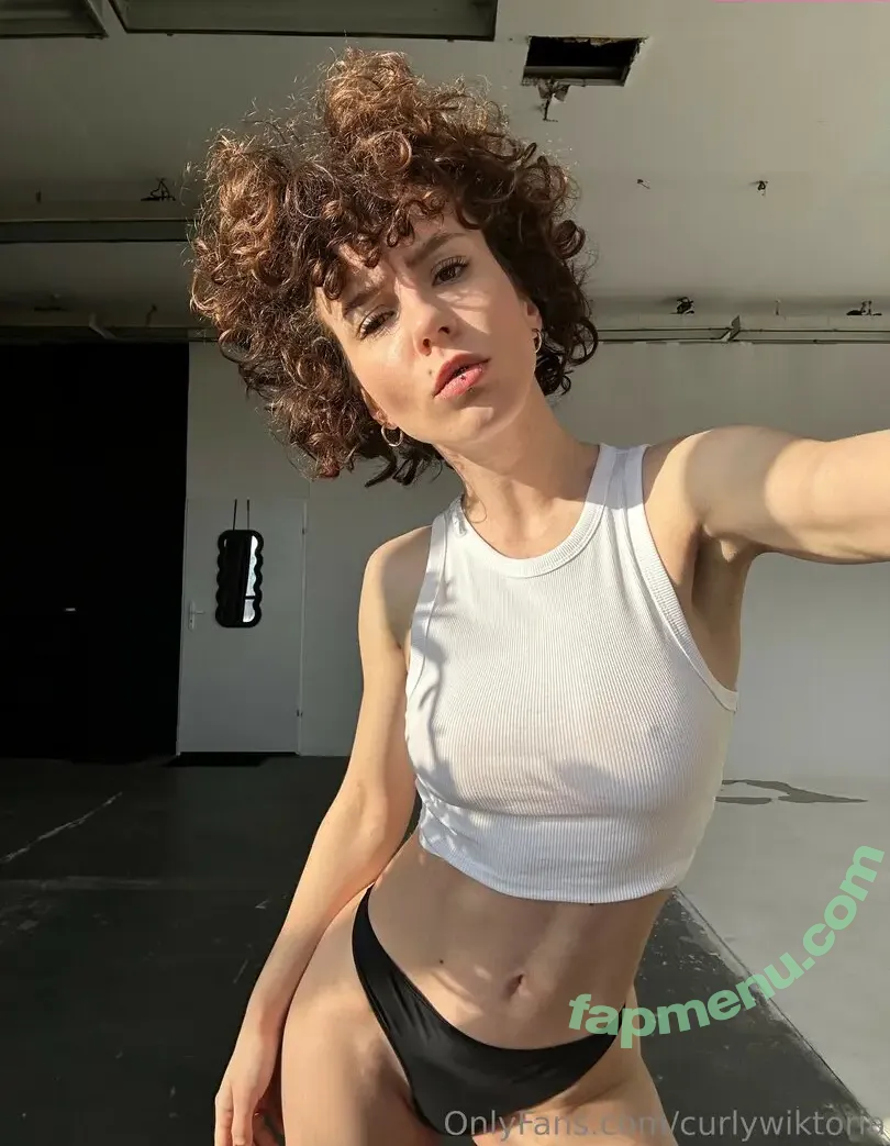 curlywiktoria nude photo #1136 (curlyvictoria / curlyyycue / wiktoria moldawiak)