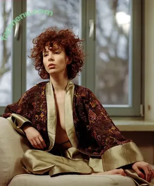 curlywiktoria / curlyvictoria / curlyyycue / wiktoria moldawiak nude photo #0001