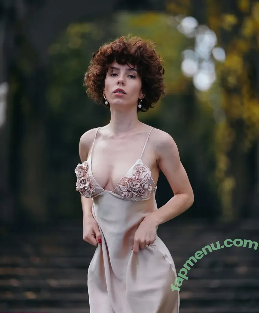 curlywiktoria nude photo #0002 (curlyvictoria / curlyyycue / wiktoria moldawiak)