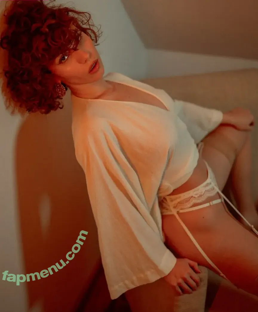 curlywiktoria nude photo #0013 (curlyvictoria / curlyyycue / wiktoria moldawiak)