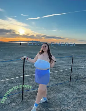 curvy-natural-avery / averyywoods nude photo #0121