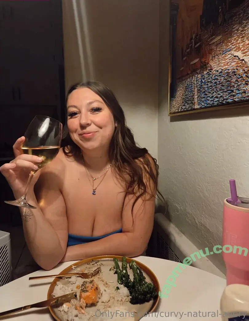 curvy-natural-avery nude photo #0112 (averyywoods)