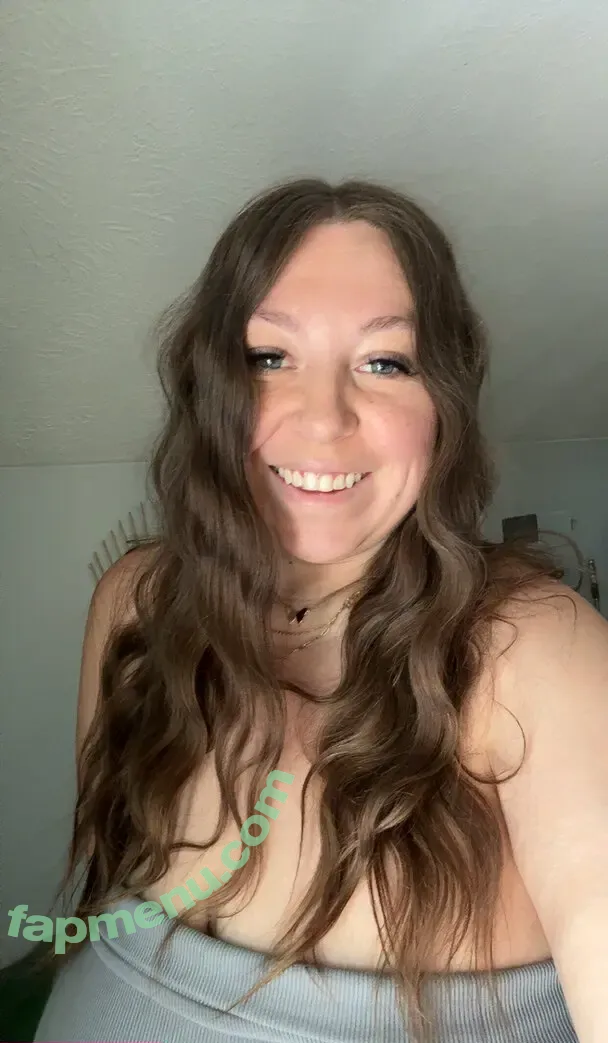 curvy-natural-avery nude photo #0116 (averyywoods)