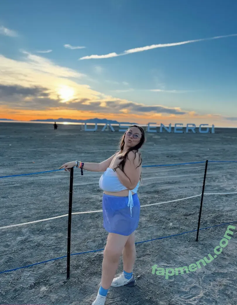 curvy-natural-avery nude photo #0120 (averyywoods)