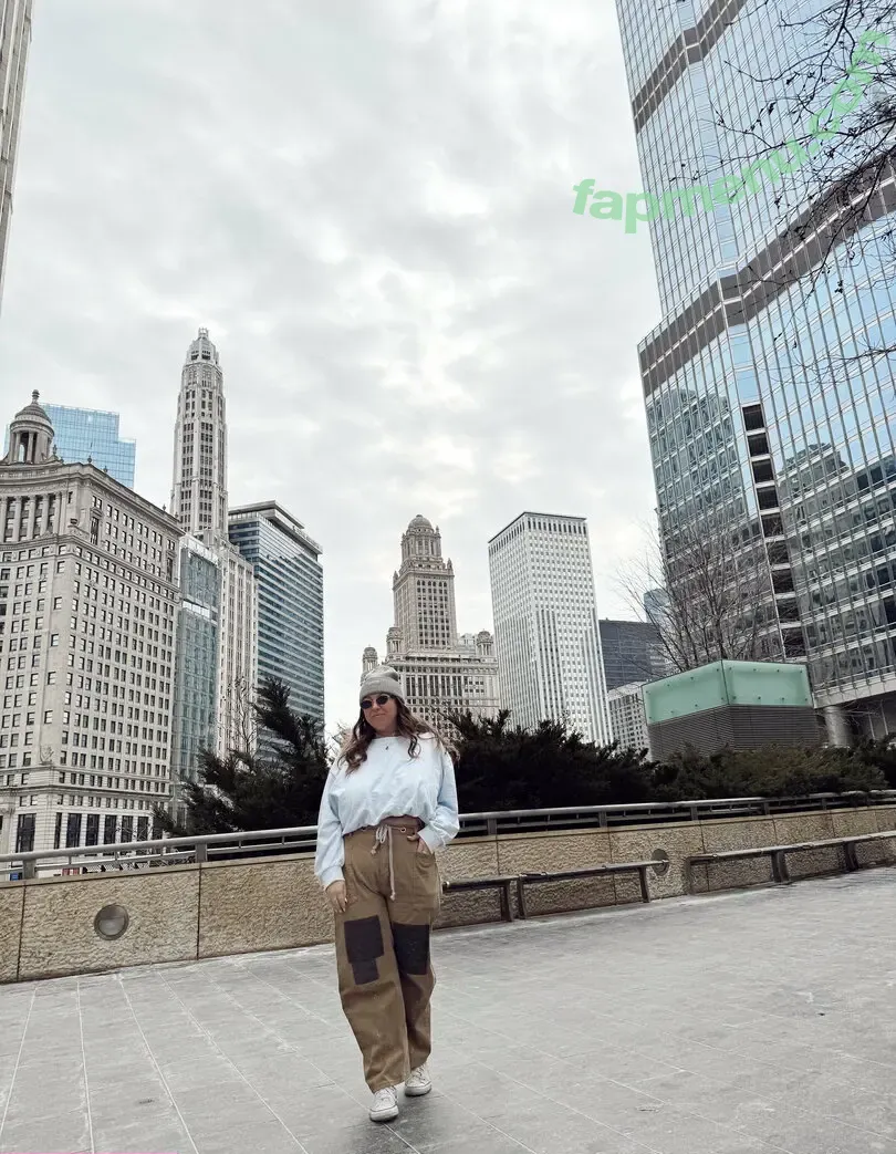 curvy-natural-avery nude photo #0125 (averyywoods)