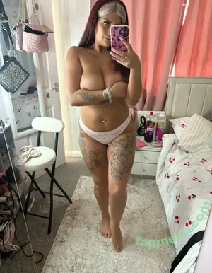 Curvyandiloveit / shannon_paigexo nude photo #0011