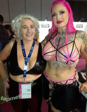 Curvyanni / Curvyanni1 / curvyanni_official nude photo #0087