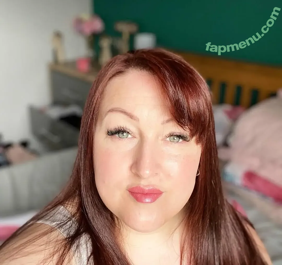 curvycariad nude photo #0012 (crazy_curvy_cute)