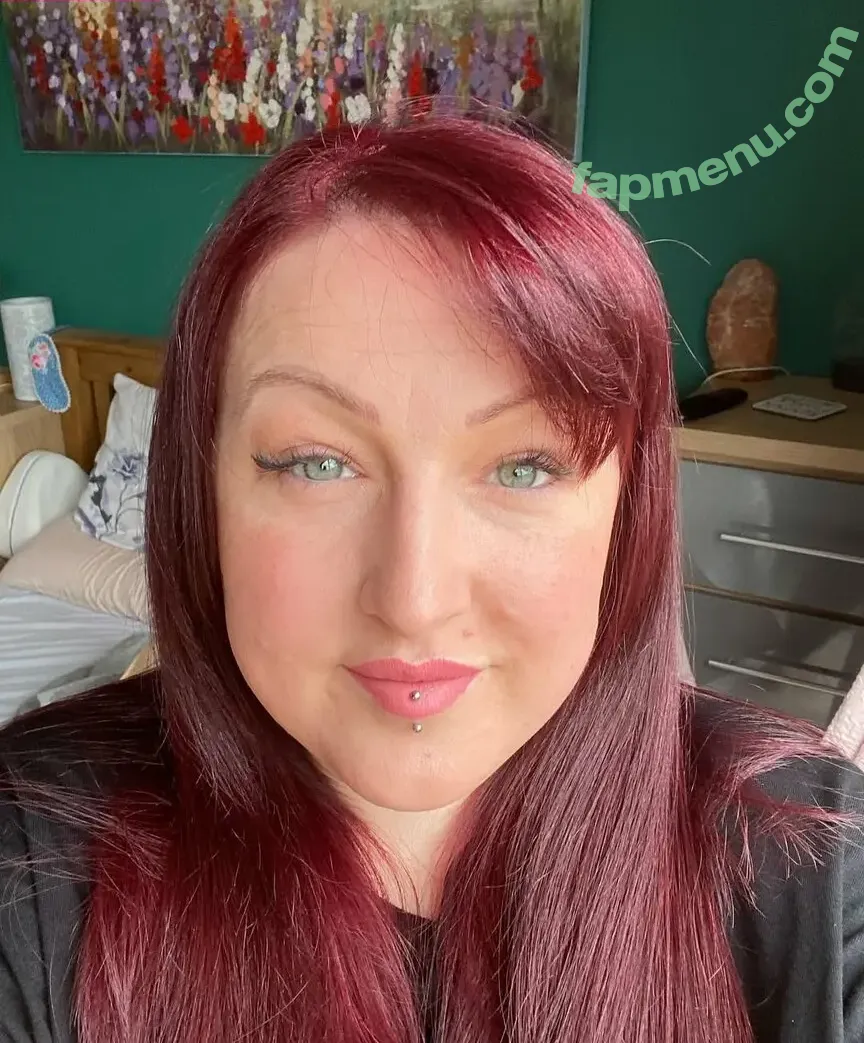 curvycariad nude photo #0013 (crazy_curvy_cute)