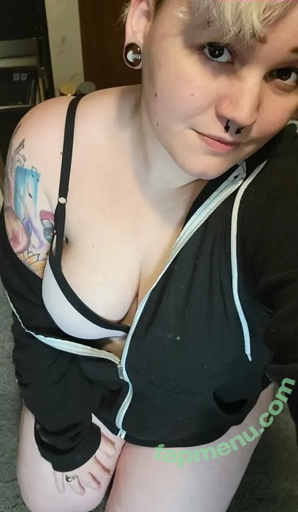 curvygothart nude photo #0001 (curvygothart)