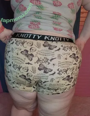 curvymonstergirlfree / freaky_litty_af nude photo #0165