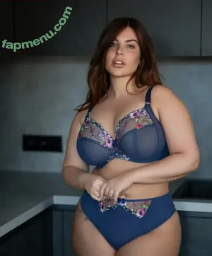 curvyshasha nude photo #0005