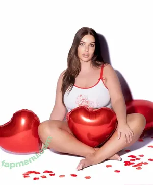 curvyshasha nude photo #0015