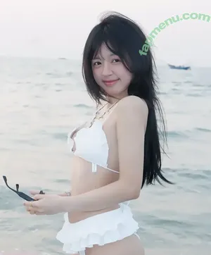 Cute Asian Teen Bikini / n_nhii_ nude photo #0010